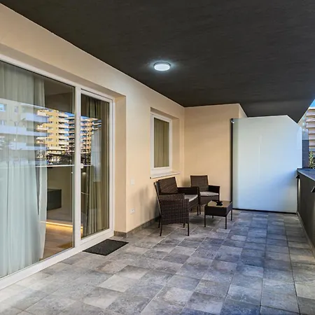 B-Holiday Luxury Apartments Urban Plaza Brasov Exterior photo