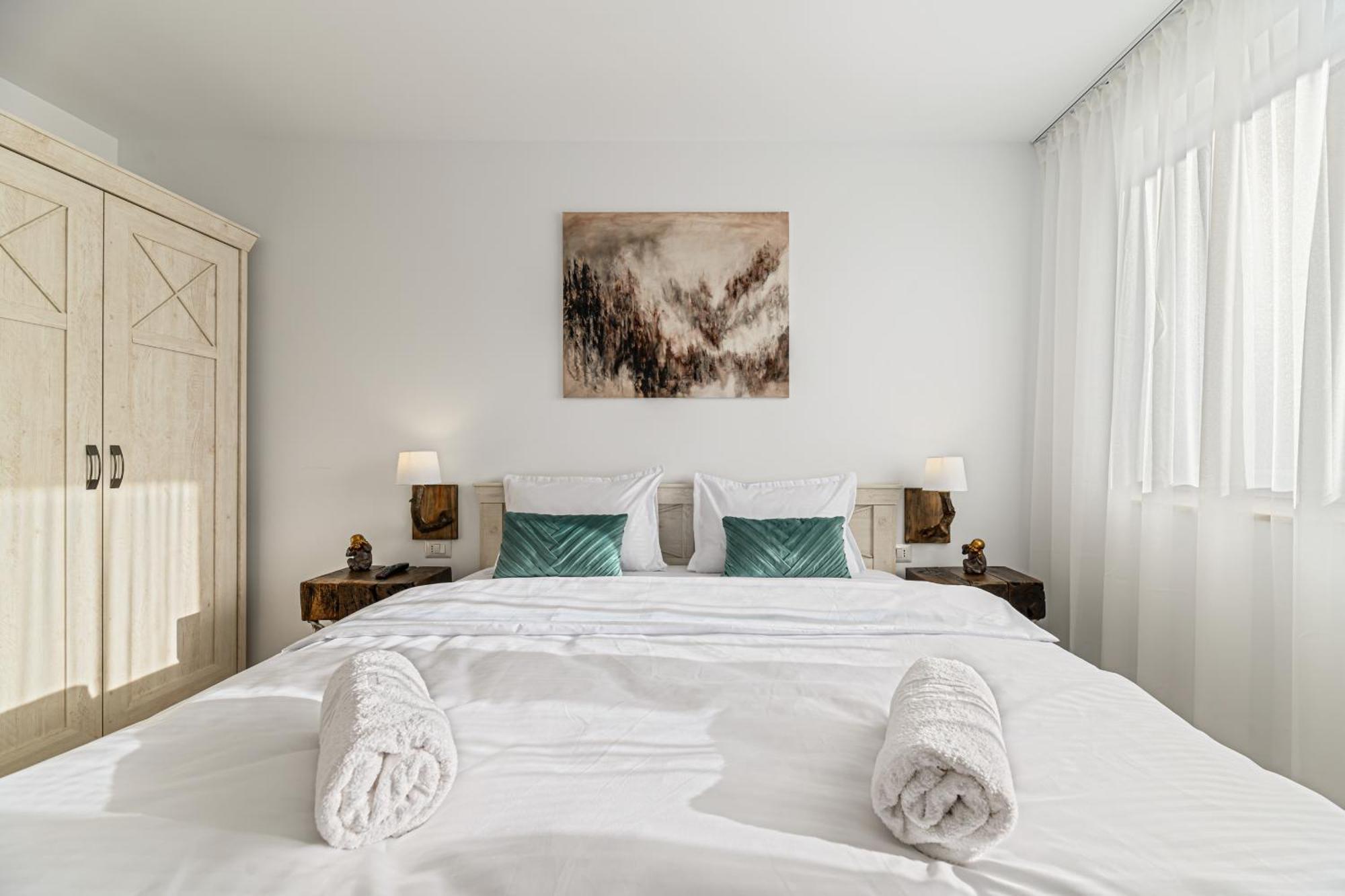B-holiday Luxury Urban Plaza Apartament