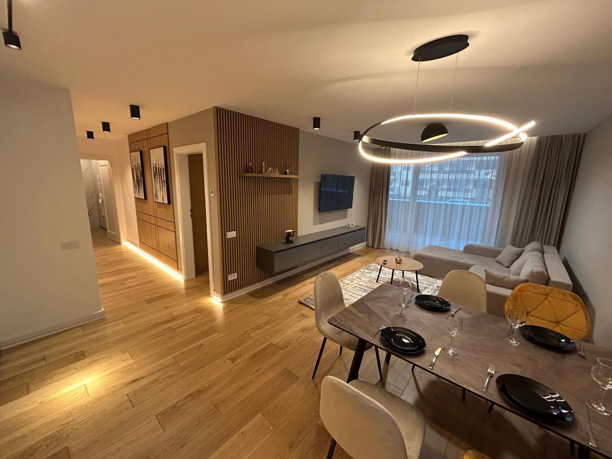 B-holiday Luxury Urban Plaza Apartment
