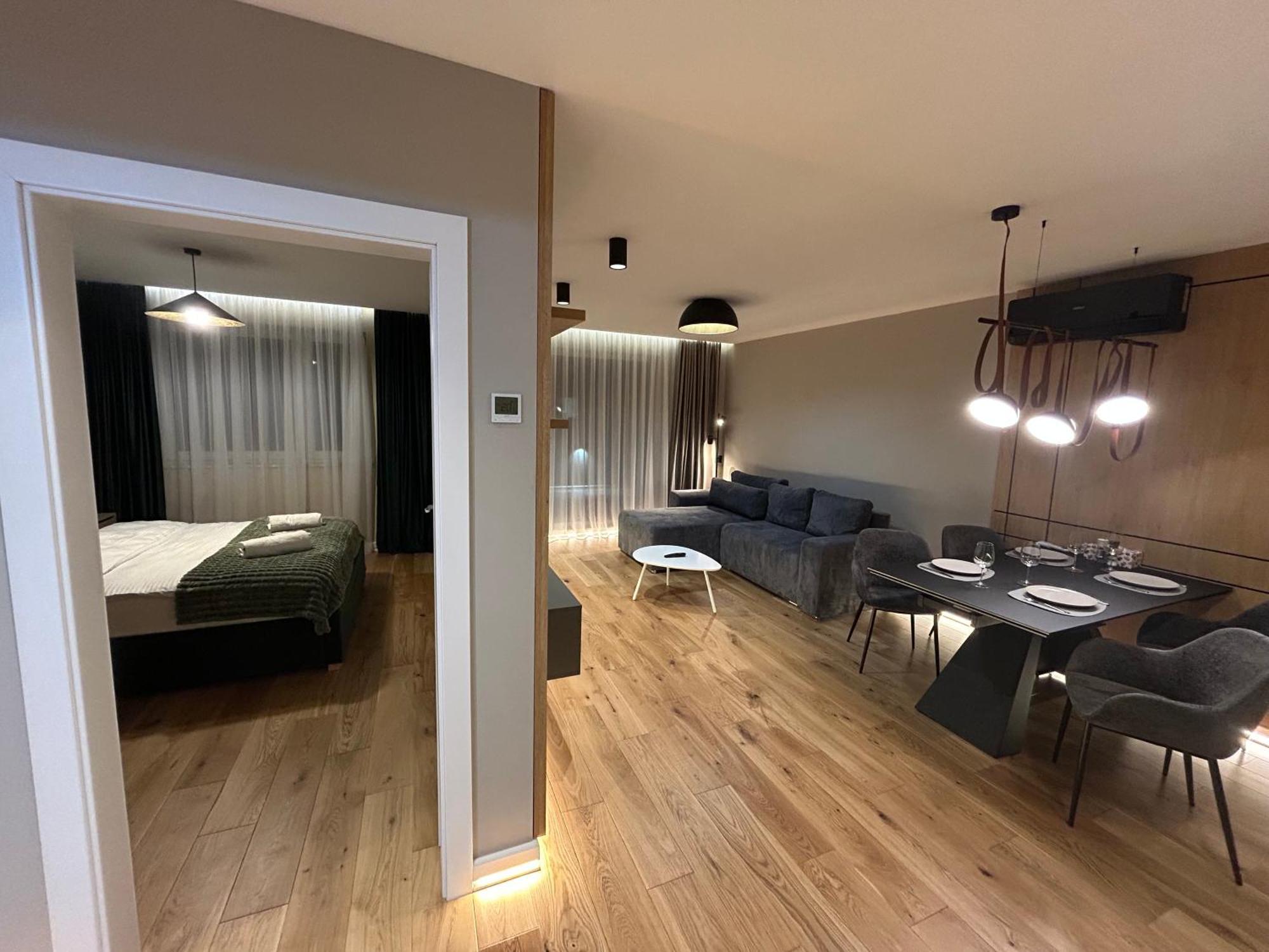 B-holiday Luxury Urban Plaza Apartment *
