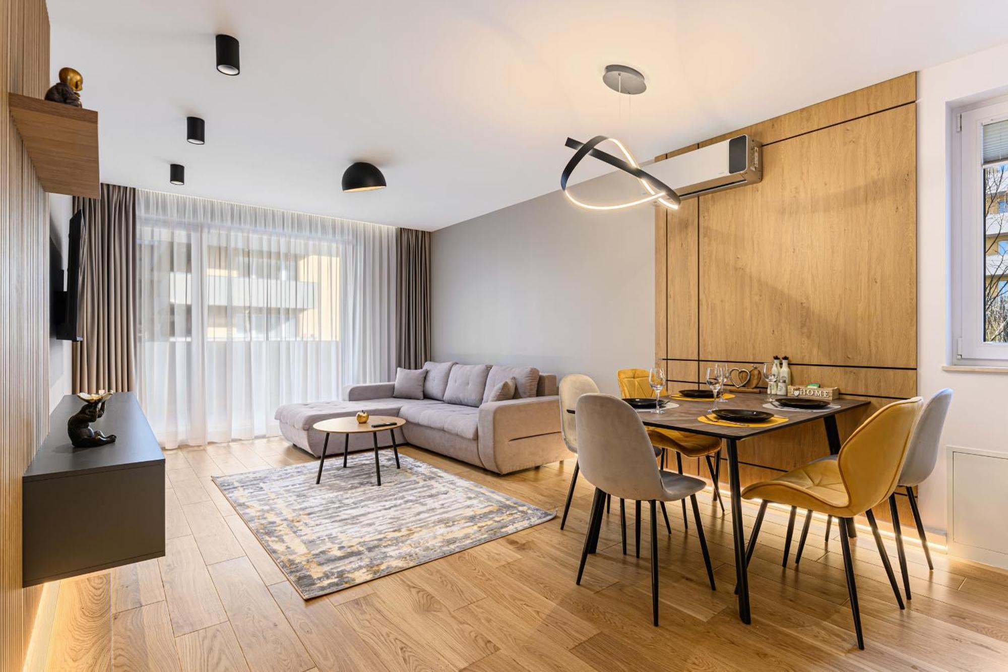 B-holiday Luxury Urban Plaza Apartment