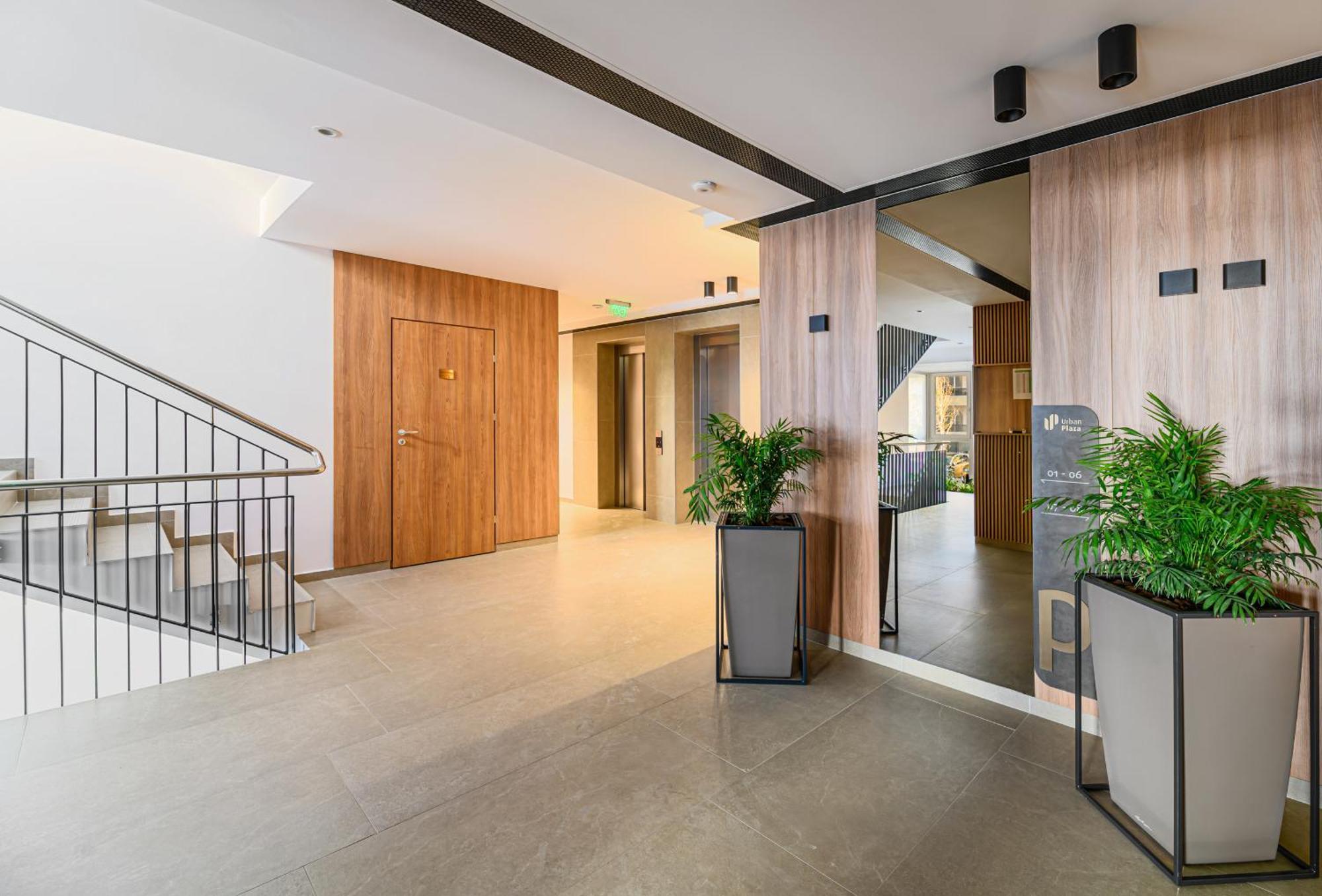 B-holiday Luxury Urban Plaza Apartment