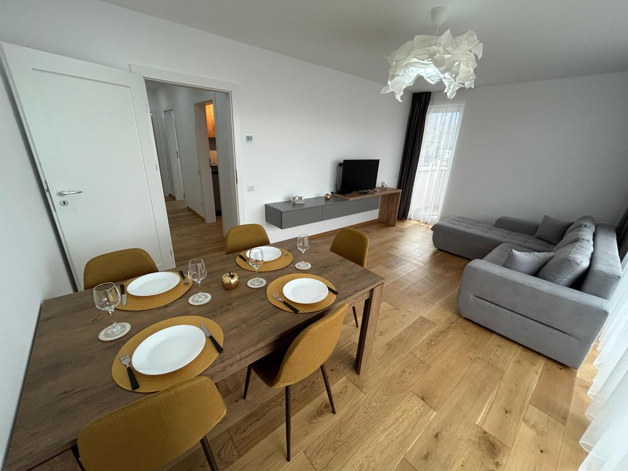 B-holiday Luxury Urban Plaza Apartment