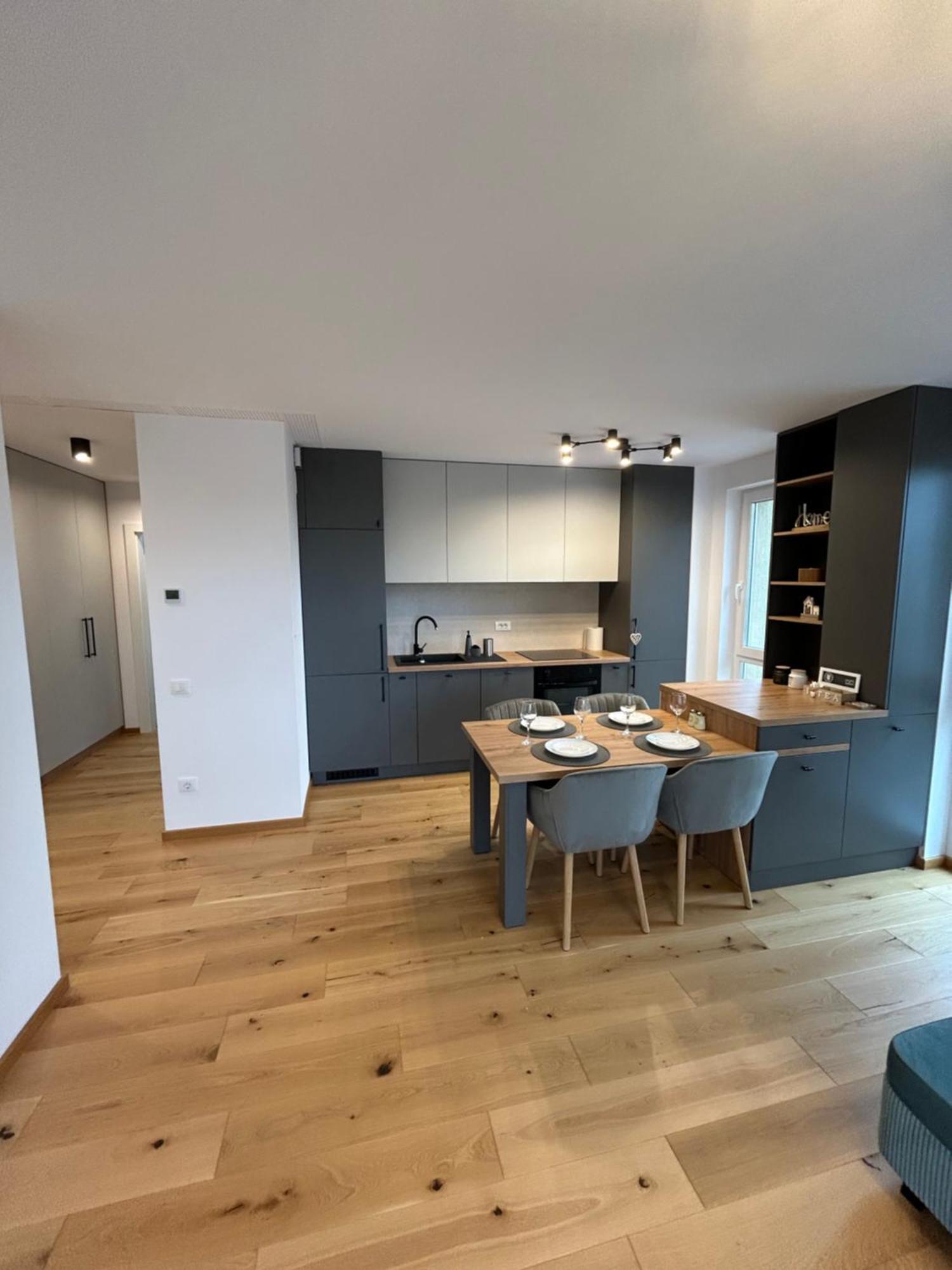 B-holiday Luxury Urban Plaza Apartment Brasov
